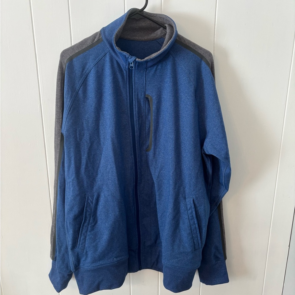 Men’s Lululemon jacket.